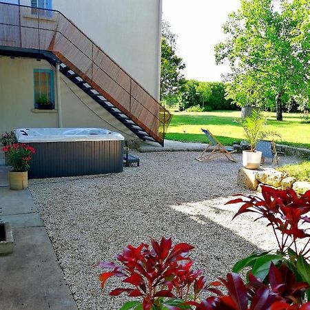 Gite Dans Une Ambiance Vegetale Avec Spa Privatif Jazennes Luaran gambar