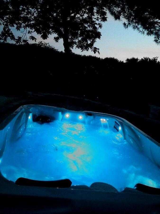 Gite Dans Une Ambiance Vegetale Avec Spa Privatif Jazennes Luaran gambar