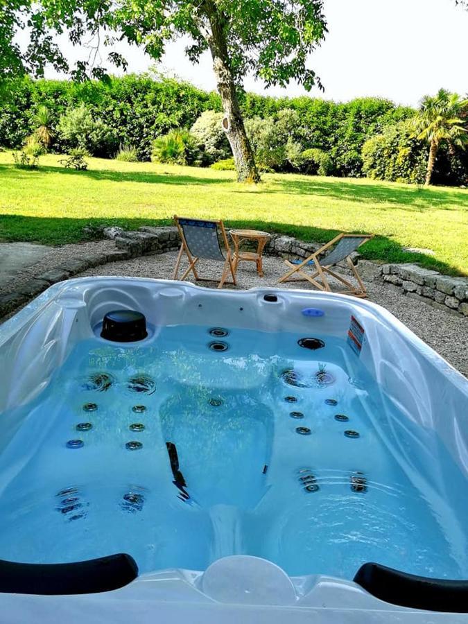 Gite Dans Une Ambiance Vegetale Avec Spa Privatif Jazennes Luaran gambar