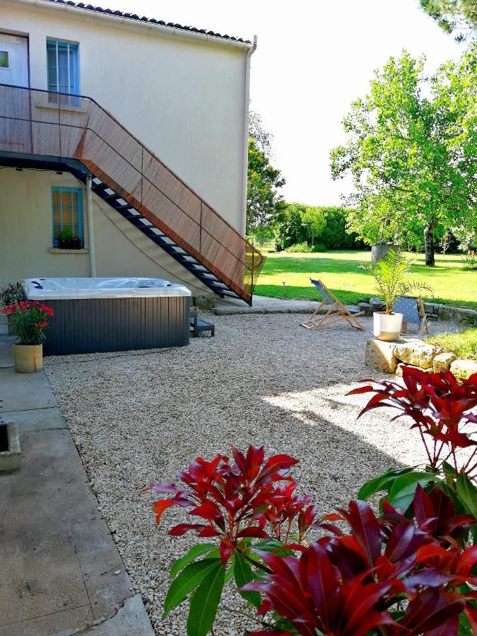 Gite Dans Une Ambiance Vegetale Avec Spa Privatif Jazennes Luaran gambar